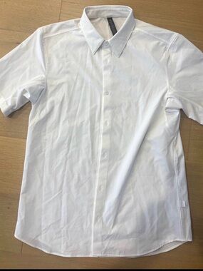 lululemon athletica White Short-Sleeve Dress Shirt